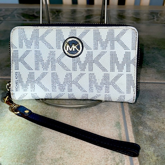 Michael Kors Handbags - Michael Kors wristlet. Excellent used condition.